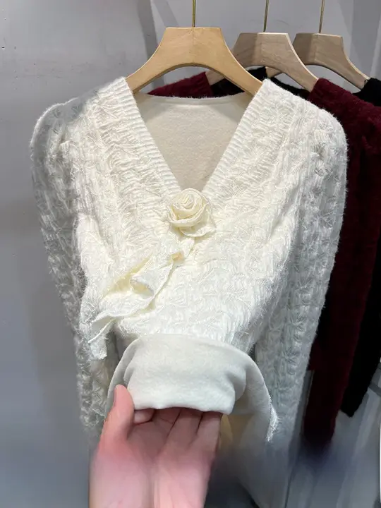 Vネック立体花柄レース長袖トップス【冬用・フィットデザイン・女性用】