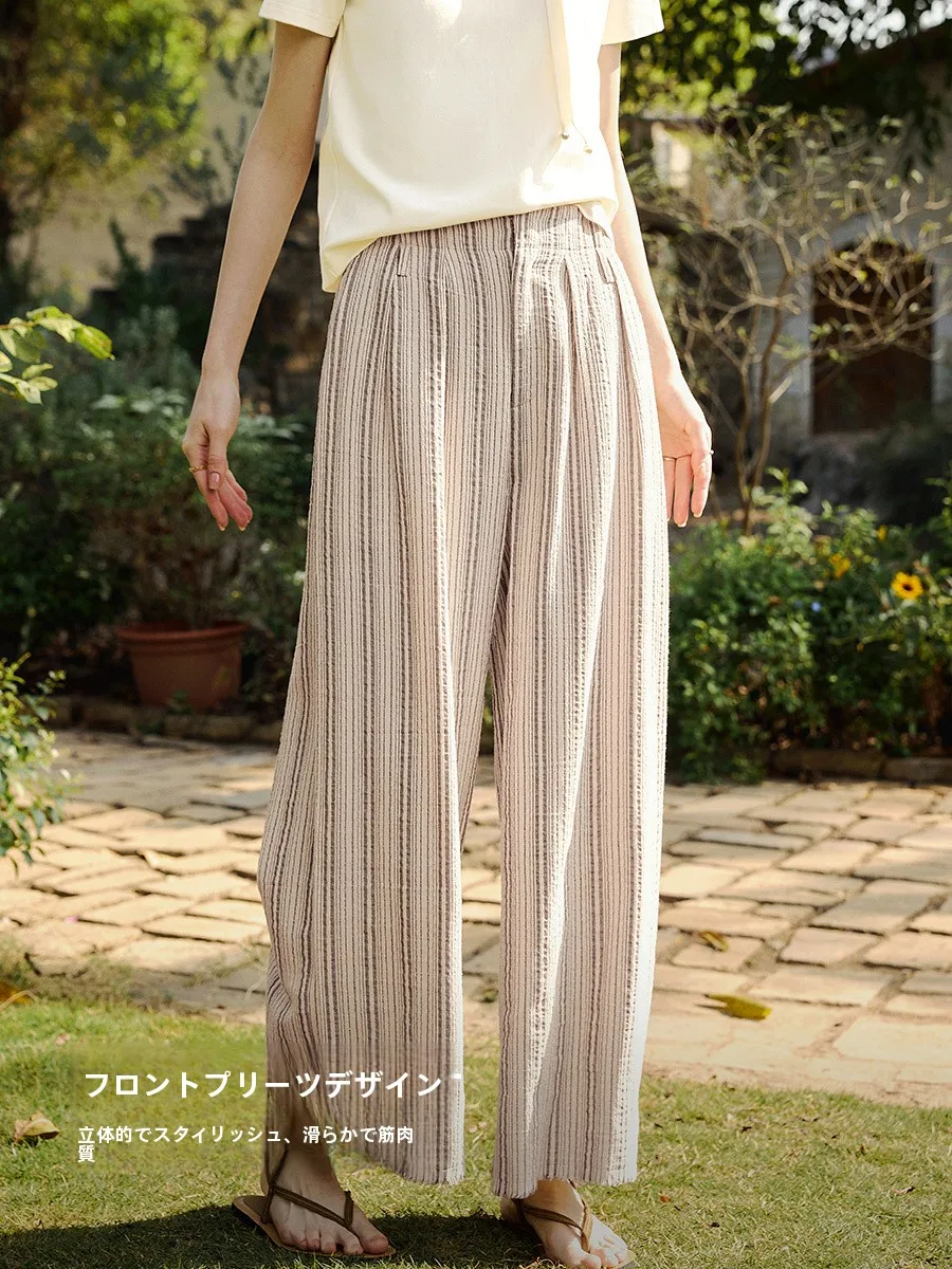 ストライプ柄の前打ちプリーツスリット付きワイドパンツ【フリンジ裾・フィット】とは？
