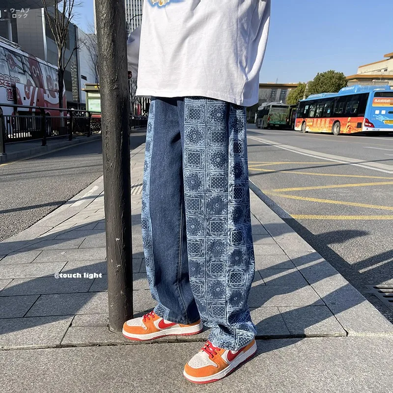 ジャケパン ジーンズはどんな風に着る？カシューナッツ柄デニムパンツで秋の日常を彩る