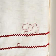 小犬の刺繍入り麻製ドアカーテン【米白色・アートデザイン・穴あけ不要】