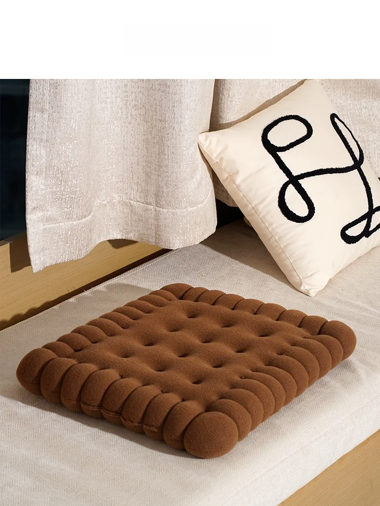 もっちりクッションとは？クッキー型クッションがもっちょりとしたくつろぎを届ける理由