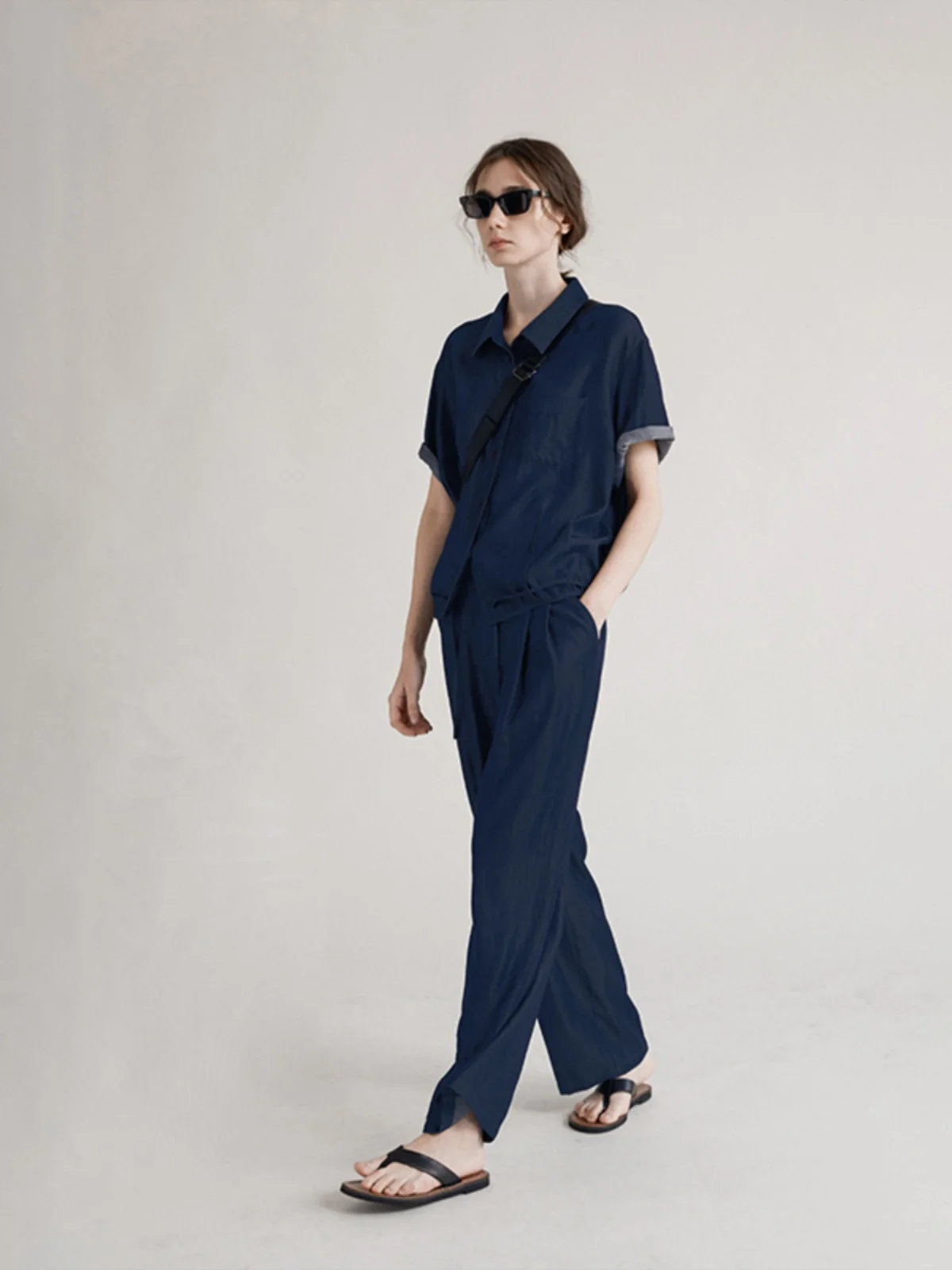 5月末にどんな服装が旬か？レトロなデニムセットアップが通勤と夏の準備に最適な理由