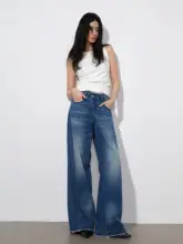 ウォッシュ加工デニムパンツ【V字ウエスト・ワイドレッグ・デザイン性抜群】