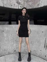 女性用黒色タイトスカート【夏用・ストレッチ素材・セクシーデザイン】