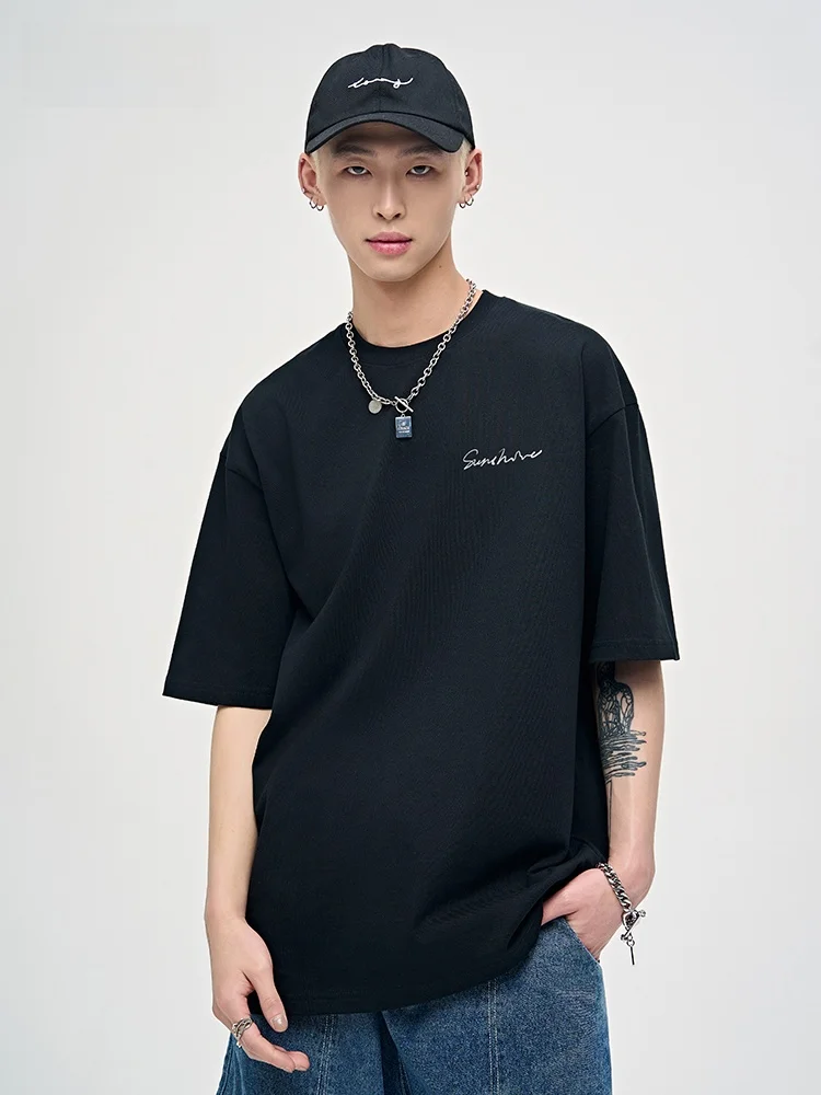 夏のメンズTシャツで迷うなら、この1点が救いになる？