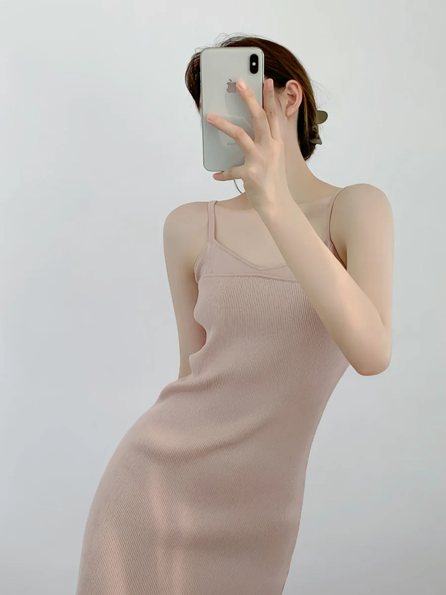 骨格ストレート キャミワンピースは、通勤に着るべきなのか？