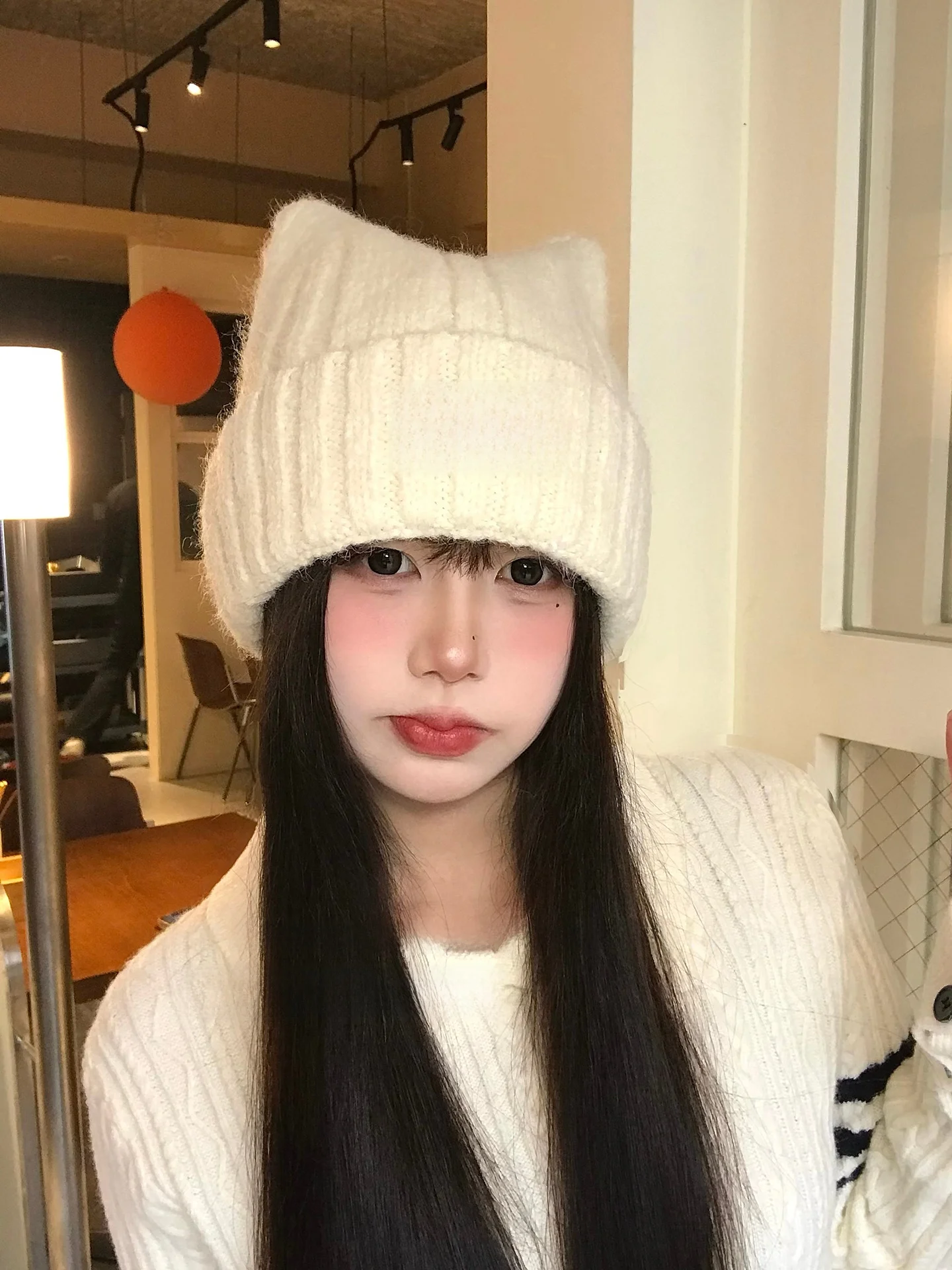 ニット帽を選びすぎて似合わない？可愛い猫耳ニット帽で冬のファッションを救える方法とは？