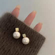 925純銀のパールピアス【高級感ある女性用・韓国風・軽やかデザイン】