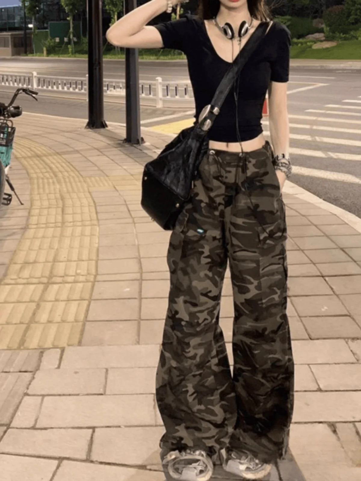 迷彩服をファッションに活かすには？高身長女性に最適なアメリカンヴィンテージパンツの選び方