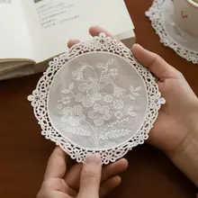フラワー刺繍デザインコースター【純白レース・インテリアアクセサリー・撮影用】