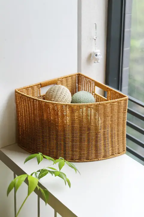 Kens 扇形角落収納バスケット【擬似籐編み・リビング・玄関用・隙間収納】