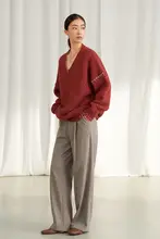 ヴィンテージ風 Vネックウールニットセーター【秋冬・ユニセックス・温かみあるデザイン】
