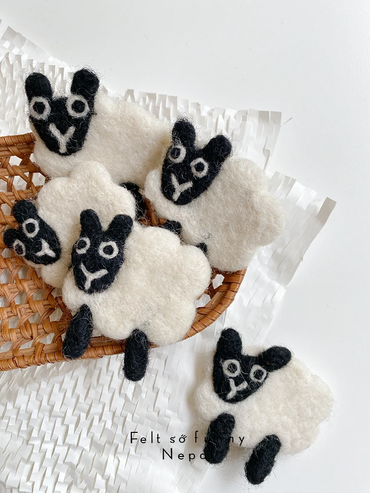 ネパール手作りフェルト動物ブローチ：オリジナルデザインでアクセサリーに彩る