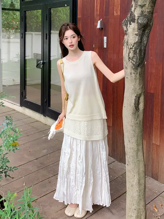 ノースリーブニットの切り替えタンクトップ＆プリーツスカート【夏用・柔らかい雰囲気・女性用】（セットアップ対応）