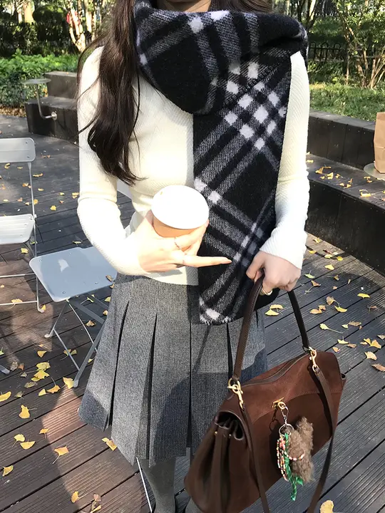 100%羊毛のチェック柄スカーフ【防寒対策・女性用・コートに最適】