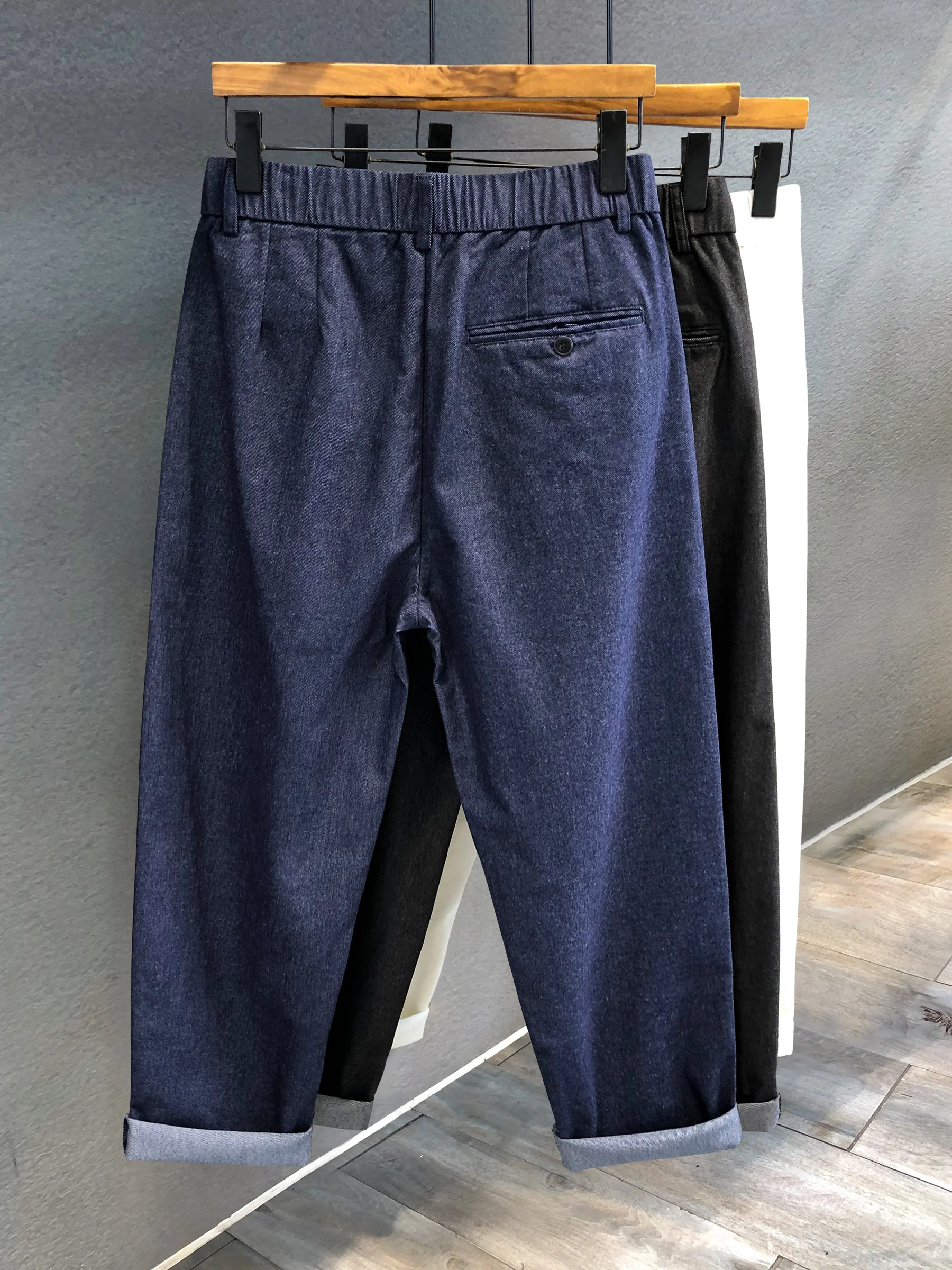 シンプルな男性ファッションで失敗しないコツは？
