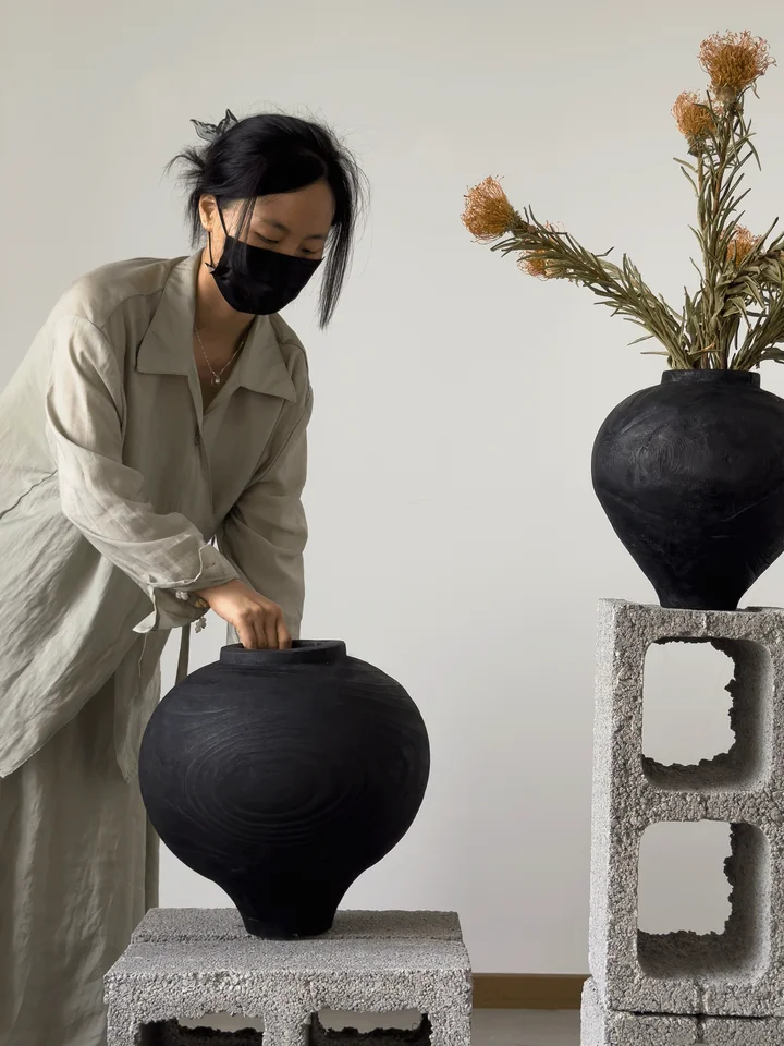 侘寂風の高級感ある木製花瓶【インテリア装飾・レトロなデザイン・禅の雰囲気】