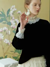 フレンチスタイルのレトロロマンティックレーストリムベルベットブラウス【春用・女性用・2色展開】