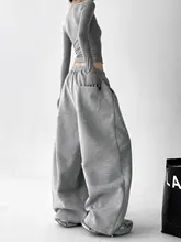 グレーのハイウエストカジュアルパンツ【スリムフィット・ゆったりしたシルエット・ストレートレッグ】