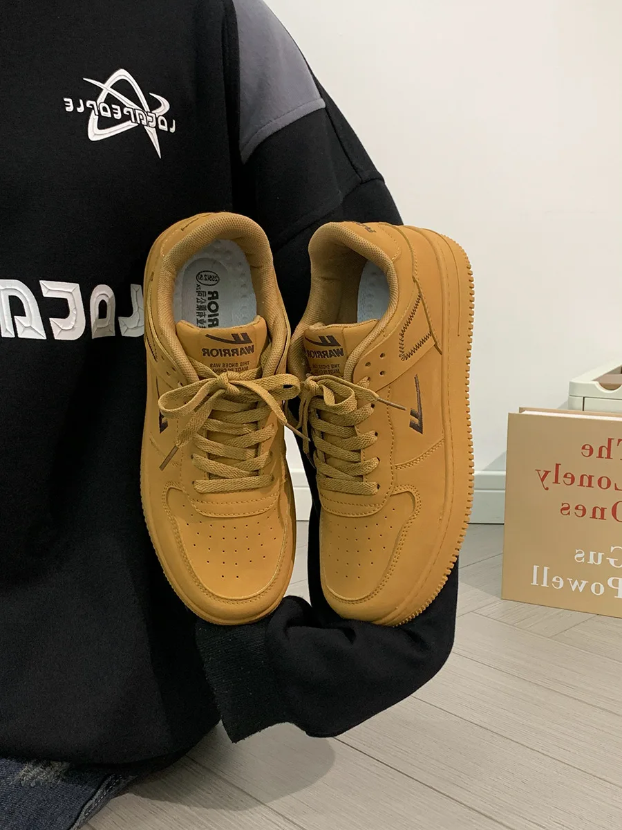 90s hiphop スニーカーのレトロスタイルを再現するメンズスニーカー