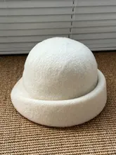 レトロデザインのウール混紡フェルトハット【秋冬・白・金属バックル付き・女性用】