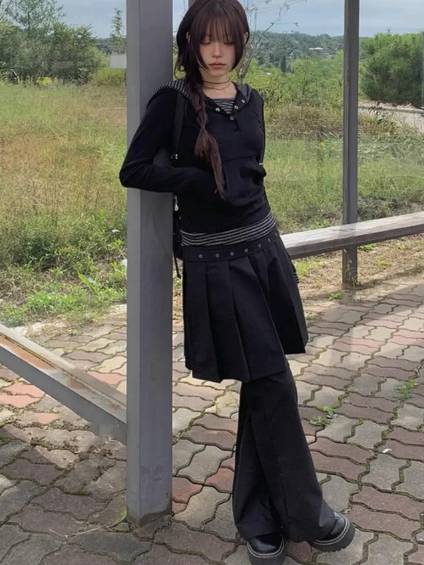 スカートとパンツの重ね着が失敗しない着こなしは？黒のプリーツスカートパンツで解決する