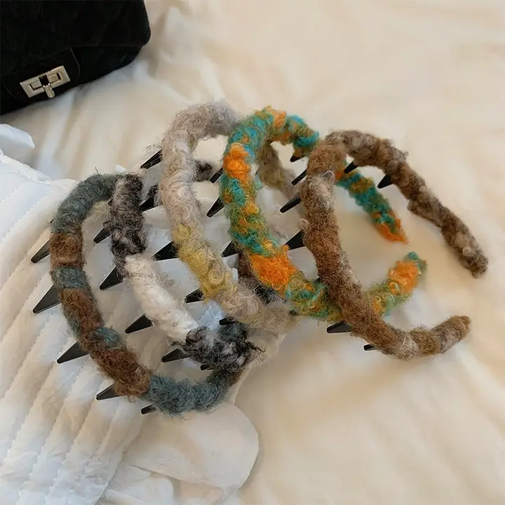 防滑デザインのカラフルな羊羔毛ヘアバンド【高いトップ・秋冬用・外出に最適】