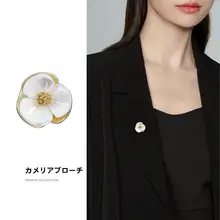 ツバキのブローチ【高級感・洗練されたデザイン・スーツやコートに】