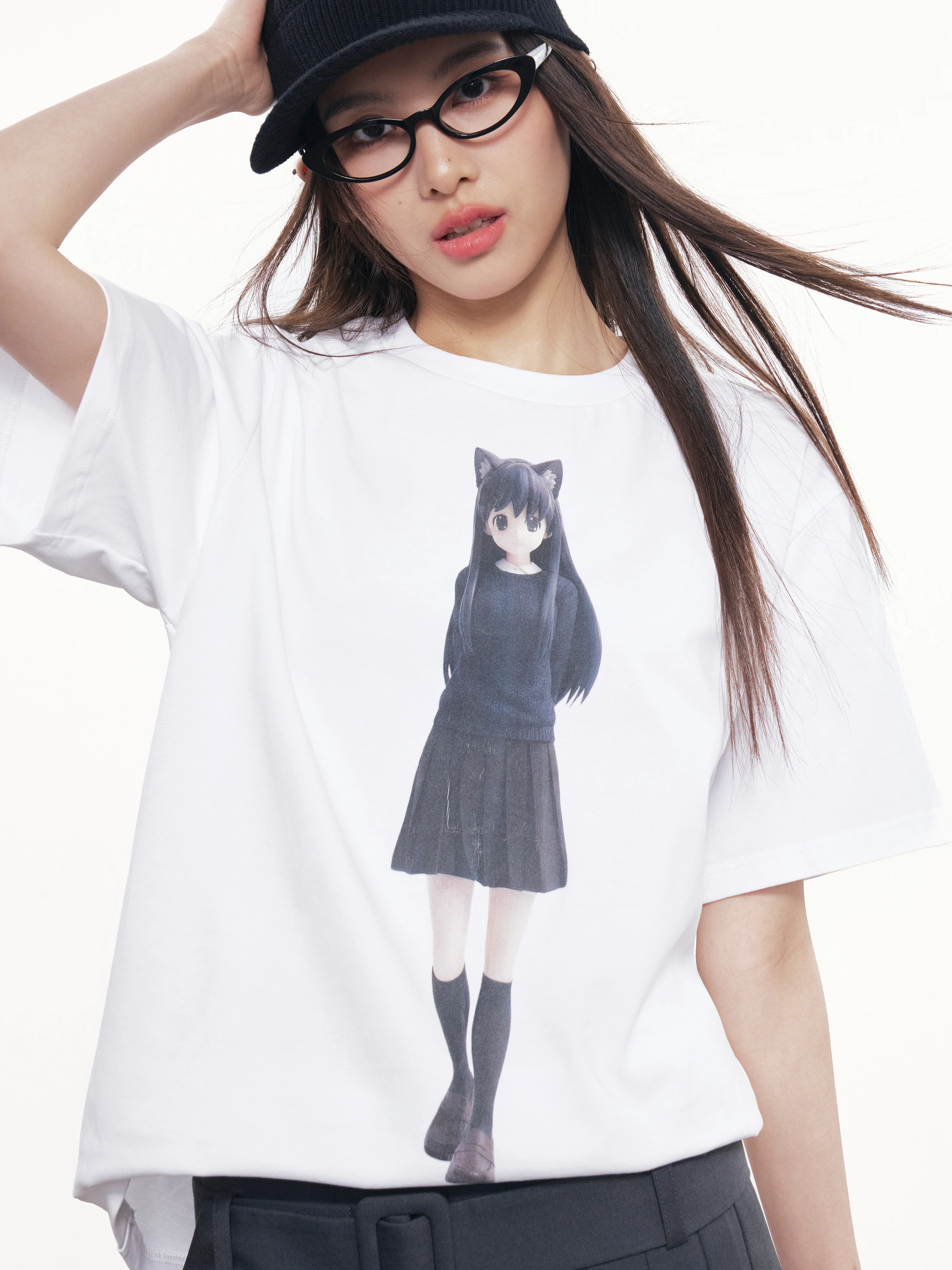 二次元猫耳デザインTシャツ：大人女性向けのリメイクワンピースとしての実用性とデザイン性