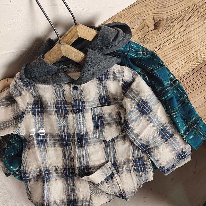 4歳の男の子にぴったりの服のサイズは？チェック柄フード付き長袖シャツが解決する親子リンクコーデの秘密