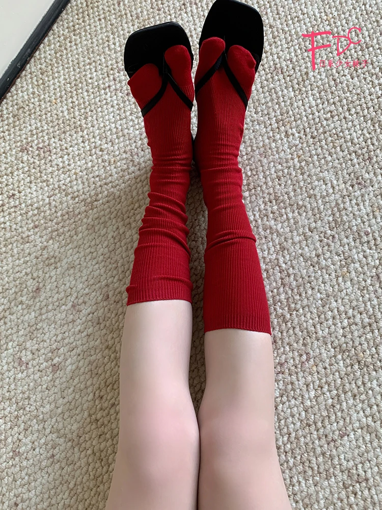 100均着圧ソックスとは？グレーのタビ分 toeソックスが提供する美腿塑形の実態