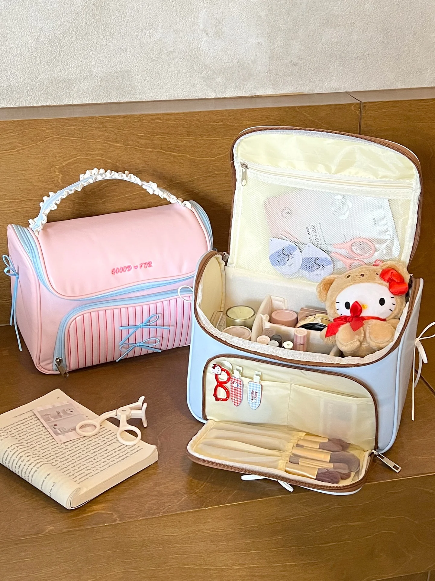 可愛い花柄化粧ポーチ：大容量で旅行や通勤にも最適な収納解決策
