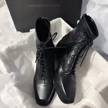 極上の柔らかさのレディースショートマーティンブーツ【粗いヒール・レザー・レースアップ・スクエアトゥ】