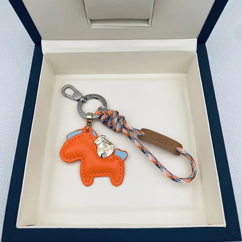 iPhoneケース キーホルダー と カバン に つける キーホルダー で、どんな生活が変わるの？