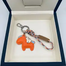 運気を呼び込む！カギの付け替え可能な男女兼用キーホルダー【カップルやバッグ、スマホ用】