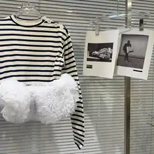 個性的なブラック＆ホワイトストライプのフリルチュニックTシャツ【長袖・メッシュスカート付き】