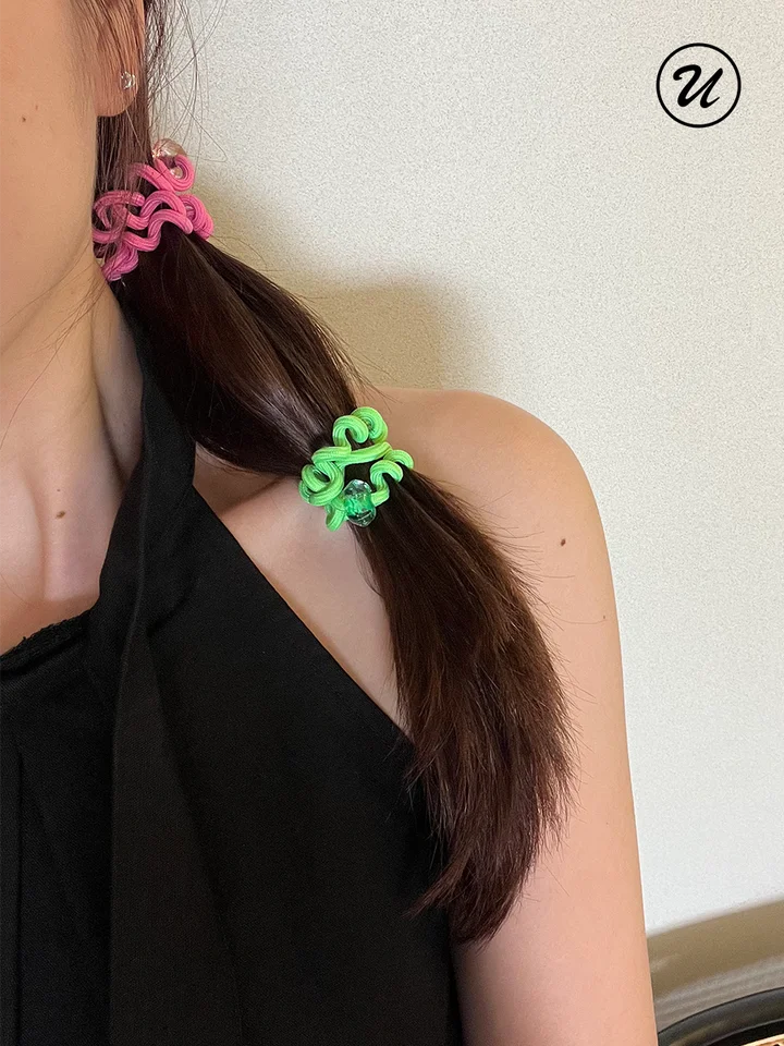 高弾力の無痕デザイン！カラフルな螺旋型ヘアゴム【馬尾用・ドパミン色】