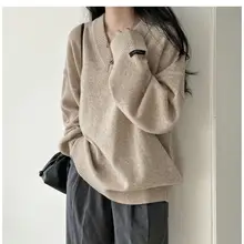 感漂うグレーVネックニットセーター【春用・中長丈・ゆったりシルエット・体型カバー】