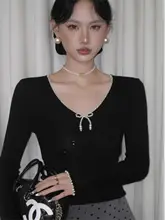 パール装飾付き バタフライリボン 長袖ニットトップス【春用・女性・タイトフィット】