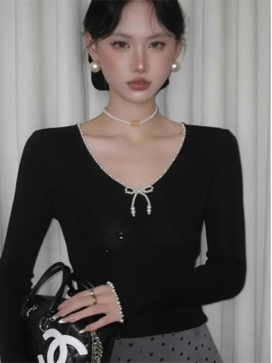 パール装飾付き バタフライリボン 長袖ニットトップス【春用・女性・タイトフィット】