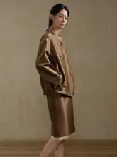 エlegantな秋のスタイル！シルクウールサテンコートとミニスカート（セットアップ対応）