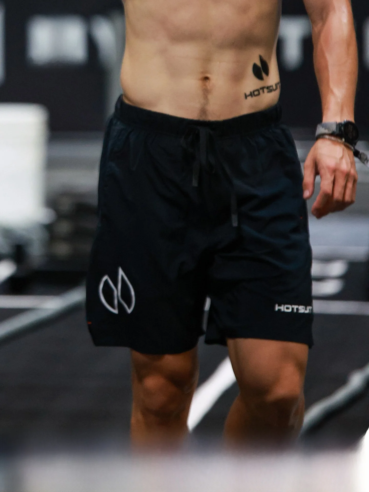 ランニングショートパンツの通気性と速乾性能：HOTSUIT ミネラルブラック・グリフィングレーの実測評価