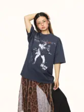 ギタープリント半袖Tシャツ【ユニセックス・夏用・ゆったりデザイン・ビンテージスタイル】