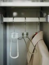 金属製折りたたみハンガー【携帯用・旅行用・アウトドアキャンプ対応】