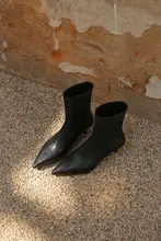 羊皮製 スタイリッシュな細ヒールショートブーツ【アンクルブーツ・伸縮性あり】