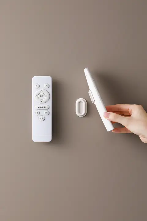 強力磁吸のリモコンホルダー【穴あけ不要・壁掛け式】