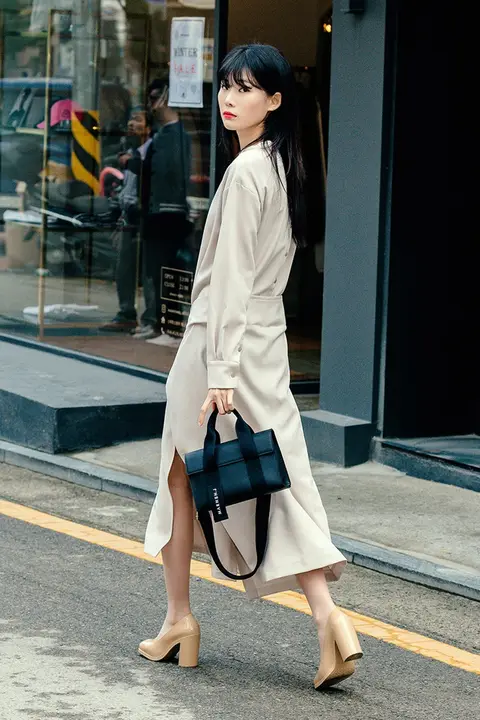 レザー製ミニトートバッグ【手提げ・ショルダー対応・ボタン留め・女性用】