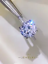 華やかな輝きのラウンドダイヤモンドリング【シンプル・フルセット・結婚祝いに最適】