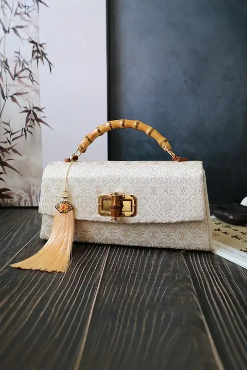 高級感ある手提げバッグ【金糸刺繍・伝統的な模様・中華風】