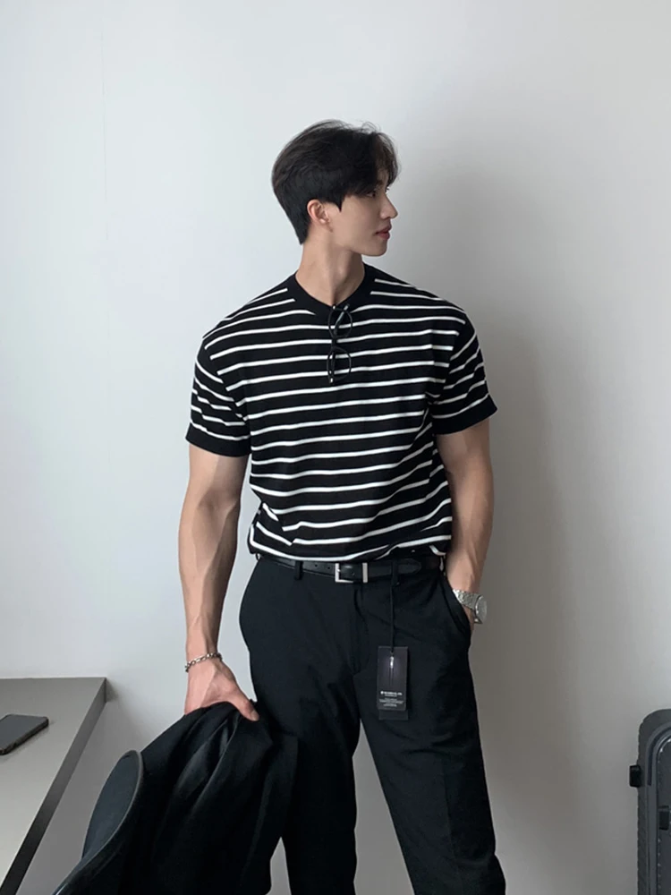 メンズTシャツとカットソー、どう選ぶ？黒白ストライプの「碧舍」が通勤からレジャーまで救う理由とは